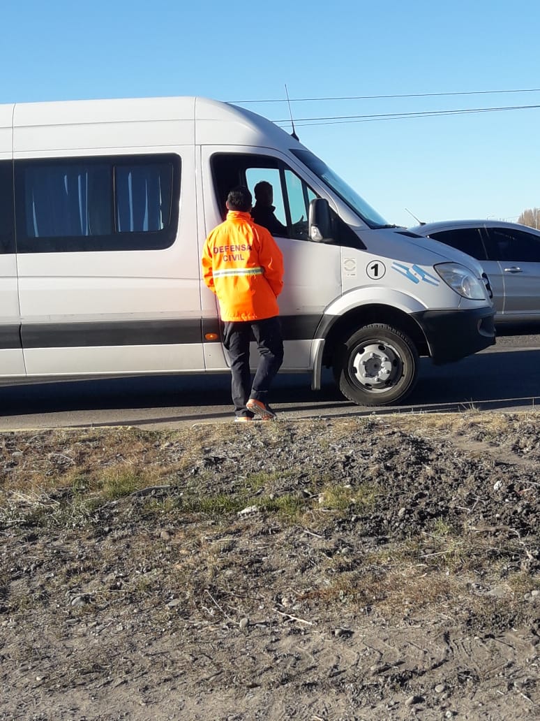 DefensaCivil_Tw's tweet photo. Defensa Civil colaborando en acceso al CEC. Prevencion por el transito en el lugar. https://t.co/YZa3crgSgU