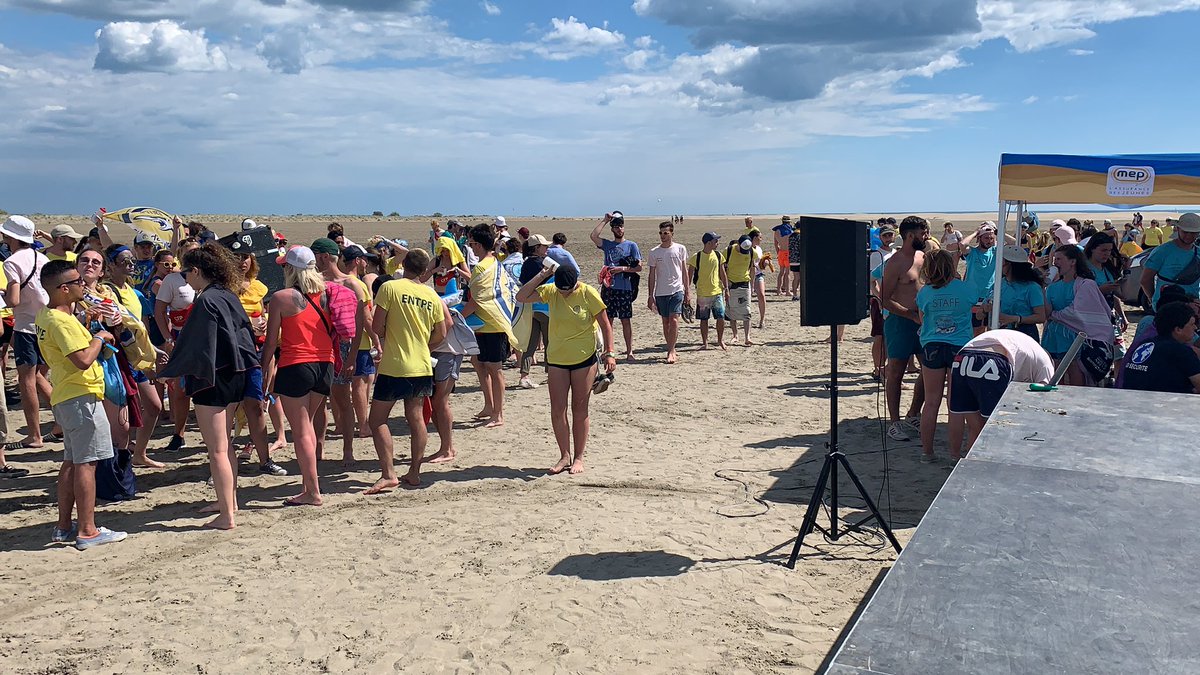 C’est le moment des remises des prix! 🏆🦒 On vous attend à la plage 🌊