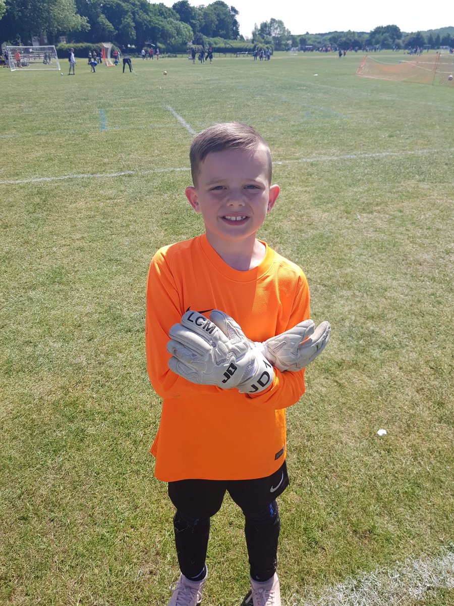 Unbelievable performance from this little man today 4 clean sheets and player of the tournament 🙌🙌 #Superprouddad @Defiancegloves