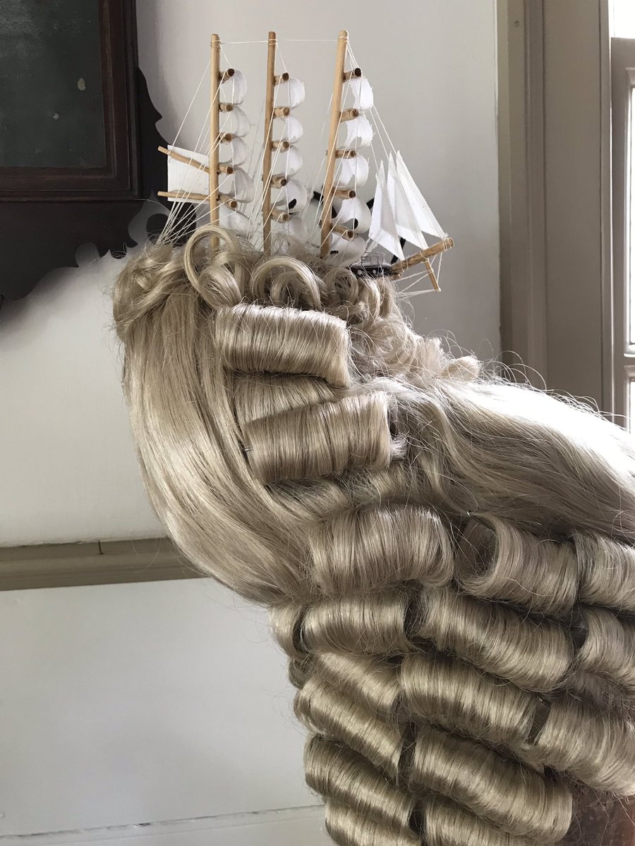 SilkDamask's tweet photo. More from my recent visit to the #wigmaker #wigshop @colonialwmsburg #historictradesandskills #historictrades #highstyle #peruke #gorgeousgeorgians #sculpture #piledhigh #hairpiledhigh #curls #nodippitydo @AnneBen42913701 https://t.co/UgxfaYk5bc