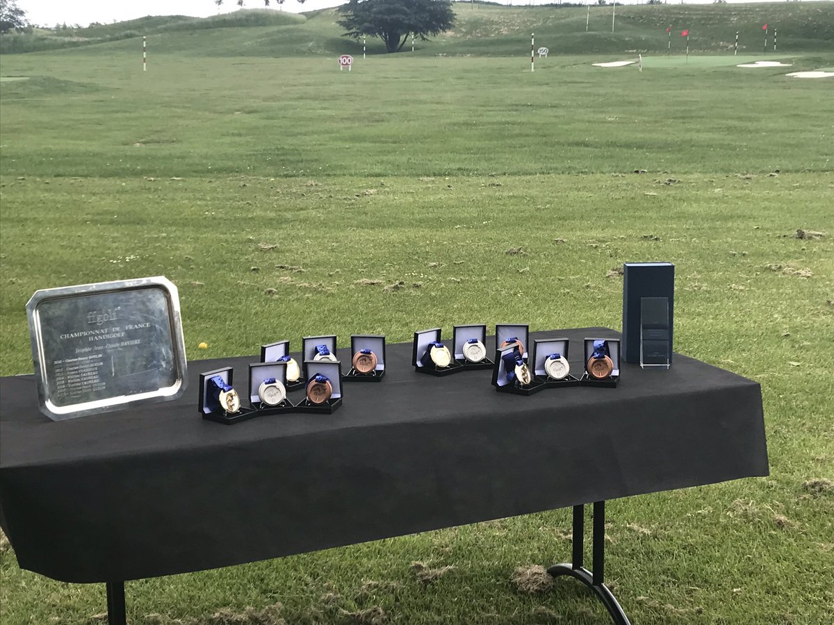 liguegolfidf's tweet photo. Remise des prix du championnat de Ftance série Handigolf 2019 au golf de Saint Aubin . @GolfRegions @ecoledegolfvg @GolfCanalPlus @GolfRhoneAlpes @LiguedeParis @liguecentregolf @Paulianarmitage @CharlesGandia https://t.co/xXUTCX0H0R
