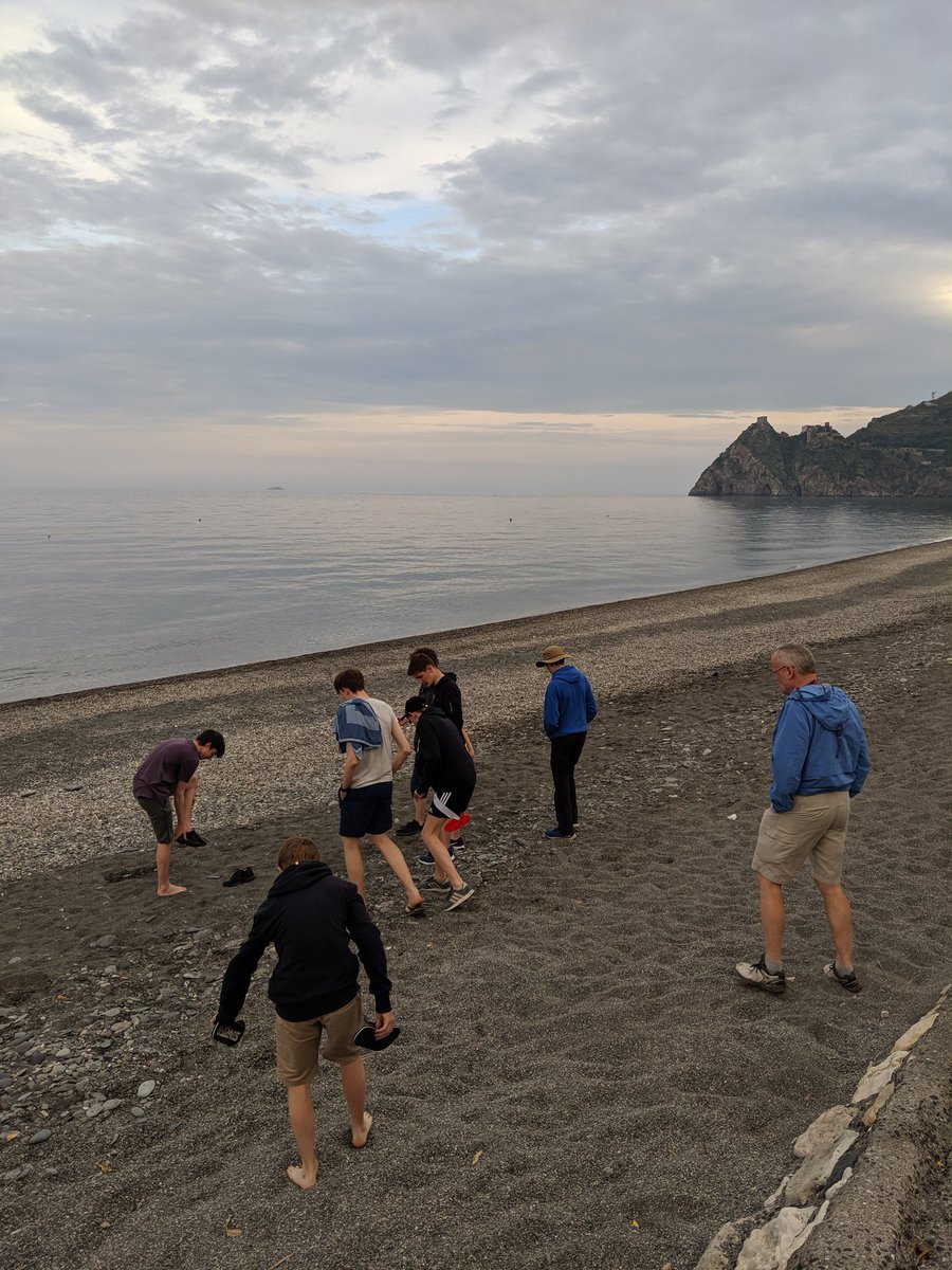 TMB_School's tweet image. Students made the most of our last evening yesterday by using the hotel pool or going to the beach. After dinner we walked to a local gelato parlour. #Sicily2019 #lastnight