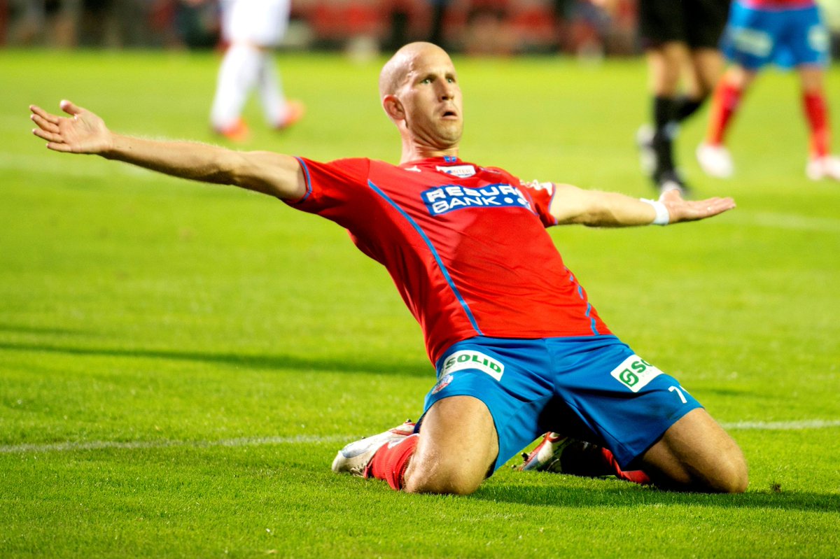 Eskilstränare och HIF-legendar. Nu är Mattias Lindström klar för moderklubben <a href="/OdakraIF/">Ödåkra IF</a> – som spelare bit.ly/30Gy9JT