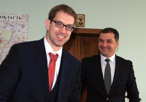 21 мая председатель #КМП33 Александр Кожевников принял участие во встрече врио первого заместителя Губернатора области Максима Брусенцова с сотрудником консульско-правового отдела посольства Германии в Москве Себастьяном Райхле #Молодежь33 #Сотрудничество vedom.ru/news/2019/05/2…