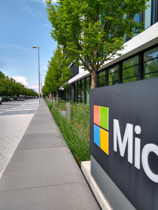 jugmac00's tweet image. German Microsoft headquarter or Germany&apos;s biggest chives farm?

Either way. Thanks for hosting #pconweb #pyconweb19