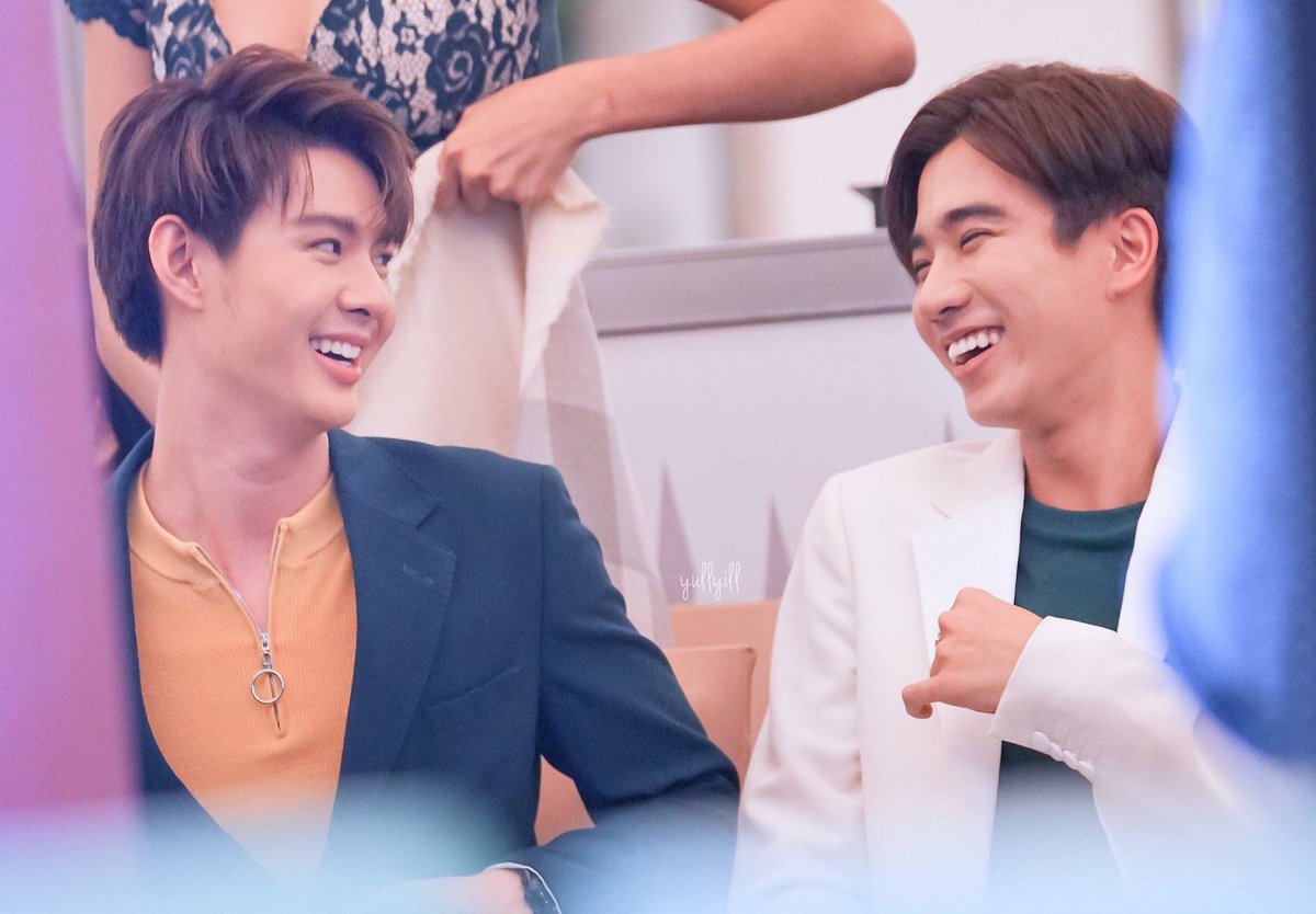 ttbh14's tweet photo. I stood for an hour, thinking of copywriting for an hour, and now my feet are numb. Kids, you must have to be happy.😂😂😂
#PerthSaintXTrigon 
cr:logo 
thxpic https://t.co/S6X06veEBx