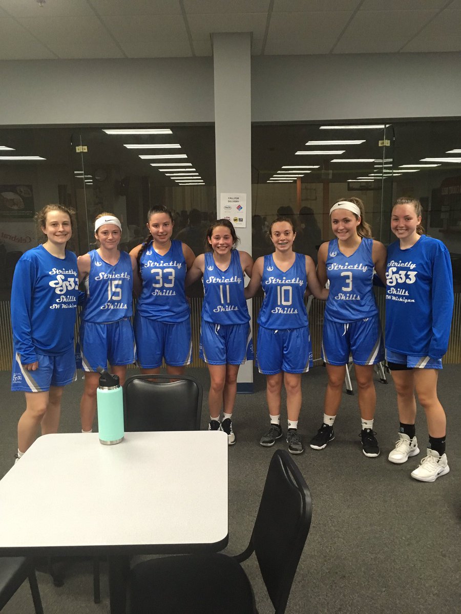 strictly_skills's tweet image. Nice Sunday morning win by our Strictly Skills 2021-22 squad to advance to the semis. Getting better everyday. #3-1  #keeprollin
