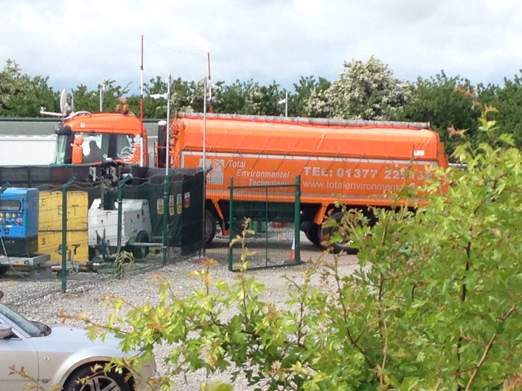 A_N_Squirrel's tweet image. We are getting close to our million litres of fresh water taken on to Site and something similar of waste and industrial sludge taken off! Four pipes out so far this morning! Don't worry o had three special friends to keep me safe today! West Newton HU11 5DF