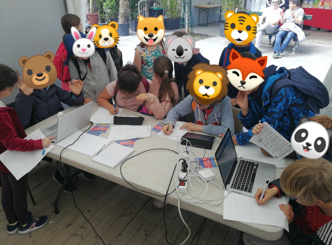 YokimiBot's tweet photo. Autant d'enthousiasme pour faire des maths ?! Et si c'était pareil à l'école ? 🦊

Retrouvez Yokimi ce week end au Salon Culture et jeux Mathématiques @jeuxmaths place Saint Sulpice. https://t.co/TxmHCei8e4