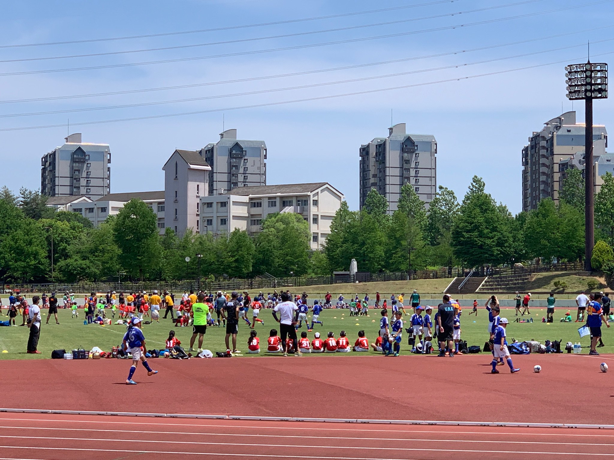 光影on Twitter 彷徨紀令和元年 19年 5月26日上柚木公園の陸上競技場では 炎天下 サッカーの試合が行われていました 八王子 上柚木公園陸上競技場