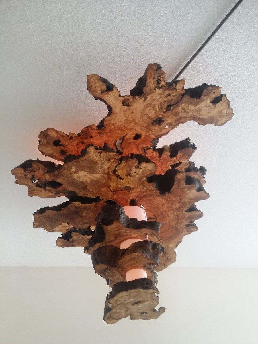 ntisec's tweet photo. It's 5 slabs of burl wood from an dead olive.. 7x 72 #apa102 leds. A wemos d1 mini pro esp8266 on board... and a hcsr501 pir sensor. https://t.co/ZunmbCD5gd