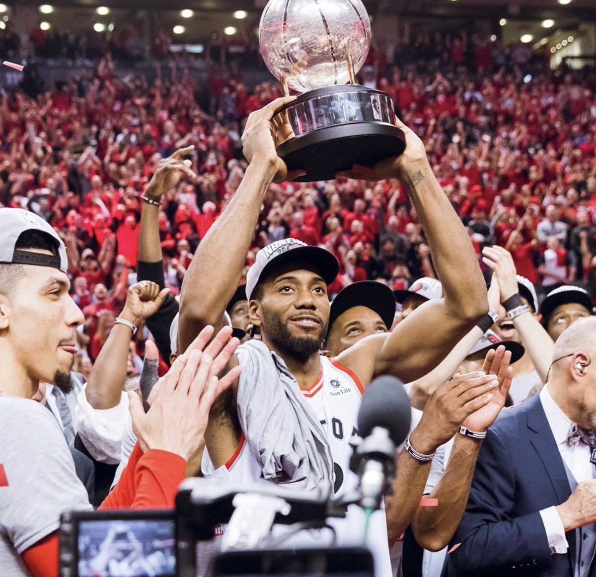 Justine_K1's tweet photo. Is it appropriate to start this chant now? “TO THE KING OF THE NORTH!”🦖🏀🍻...#TorontoRaptors #RaptorsNation https://t.co/Sb5TThQ07N