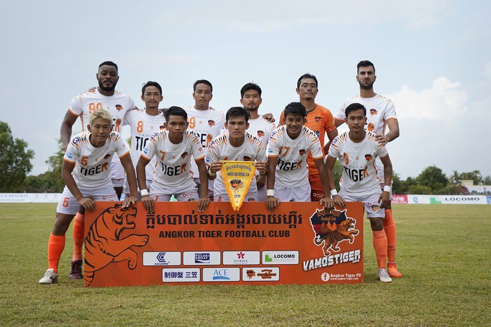 RuizElevenXI's tweet photo. R&G EN #CAMBODIA🇰🇭
#MeftoneCLeague🏆
•Vuelta a la victoria para el @Angkor_Tiger_FC🇰🇭 de #OriolMohedano🇪🇸 y #20AlexisRamos🇦🇷 ‘90⏱ por 4-2 ante #PoliceCommissary🇰🇭,siguen peleando en la parte alta de la tabla.
⚽️🇪🇸🇦🇷👍🏽
#VamosTiger🐅🧡 https://t.co/TngtZcIHCn