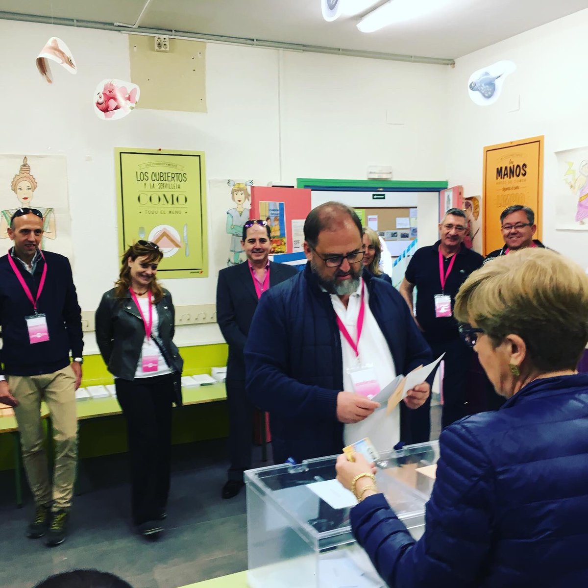 Centrados_Sg's tweet photo. Nuestro candidato a la Alcaldía, Cosme Aranguren, ya ha ejercido su derecho al voto 🗳

🗣Aranguren: “Hoy es un día para votar sin miedo” https://t.co/J7Xtaptbkj