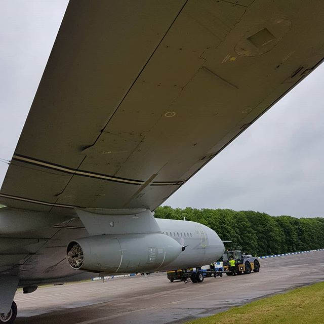 sirlordio's tweet image. Stood under ZD241 VC10 wing at Bruntingthorpe awaiting its taxi run #avgeek #bruntingthorpe #fastjets #vc10 #vickers bit.ly/2HZY7PZ