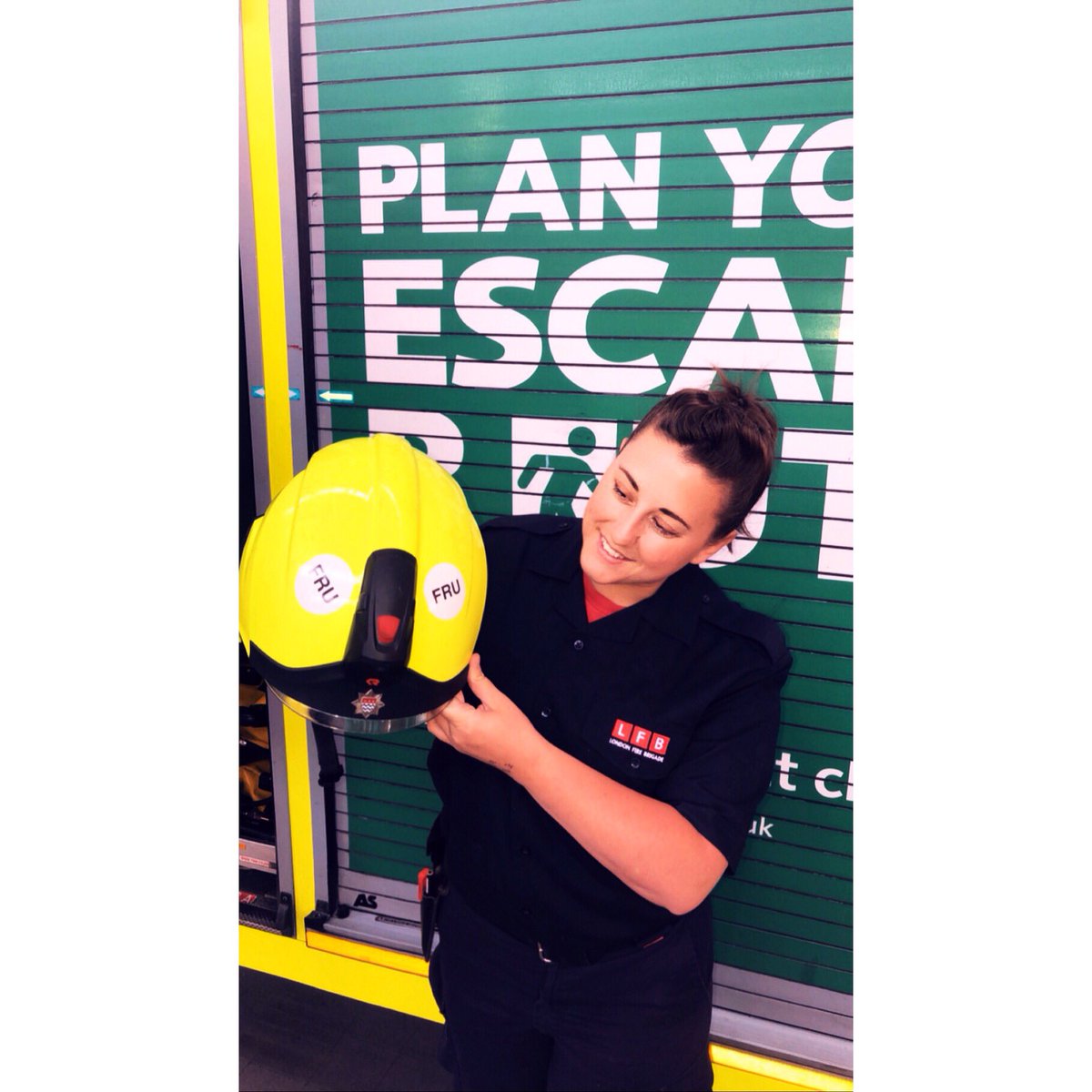LoisJuckes999's tweet photo. Today is the day I got my FRU stickers for my helmet๐๐๐จโ๐ #FRUteam #lfb #londonfirebrigade @LondonFire @LFB_Croydon https://t.co/LqoE3tUIU7