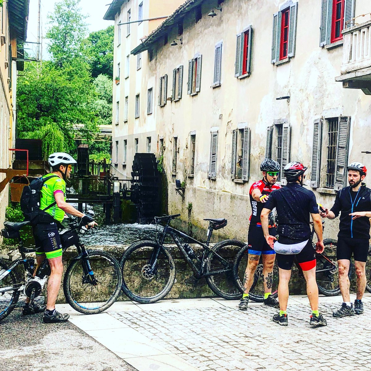 Il #biketourism è un mercato importante per la nostra Regione Lombardia! Servono tuttavia strutture ricettive dotate di servizi ed infrastrutture ad hoc! Treni, informazioni, info point, cartellonistica e ciclovie etc