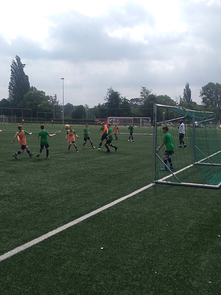 <a href="/MikeObikuSr/">Mike Obiku</a> training the boys @feyacademy style 💙💛⚽🇳🇱<a href="/EBFCJuniors/">Elloughton Blackburn FC</a> <a href="/geohoulton/">Houlton</a> <a href="/joynsons/">Joynsons</a> @UNISON_HumbPol <a href="/UnisonYAB/">UNISON YAB</a>