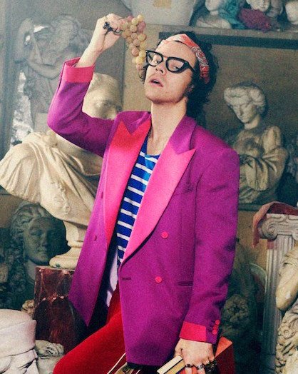 HarryS_Source's tweet image. 📸 • Harry  for the Gucci Pre-Fall 2019 collection.