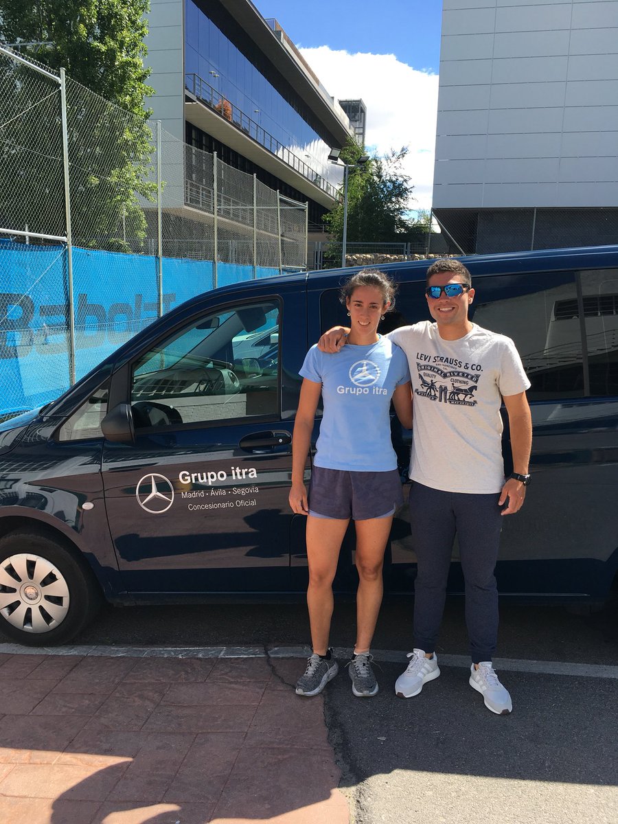 Buena suerte @merigutierrez  en el próximo torneo Santa Margarita de Montbui. Gracias @grupoitra por este magnifico vehículo Gran trabajo @edu_santana.c  @tenistasdemadrid