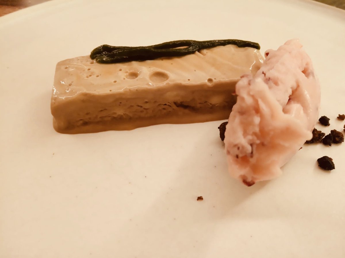 Estupenda noche en Espacio T <a href="/ConTenedor_Rest/">Restaurante ConTenedor</a> . Muchas gracias Ricardo por este maridaje.

#BalandroVinos #LasBotas #Manzanilla #Balandreando #Gastronomía #Maridaje #Sevilla