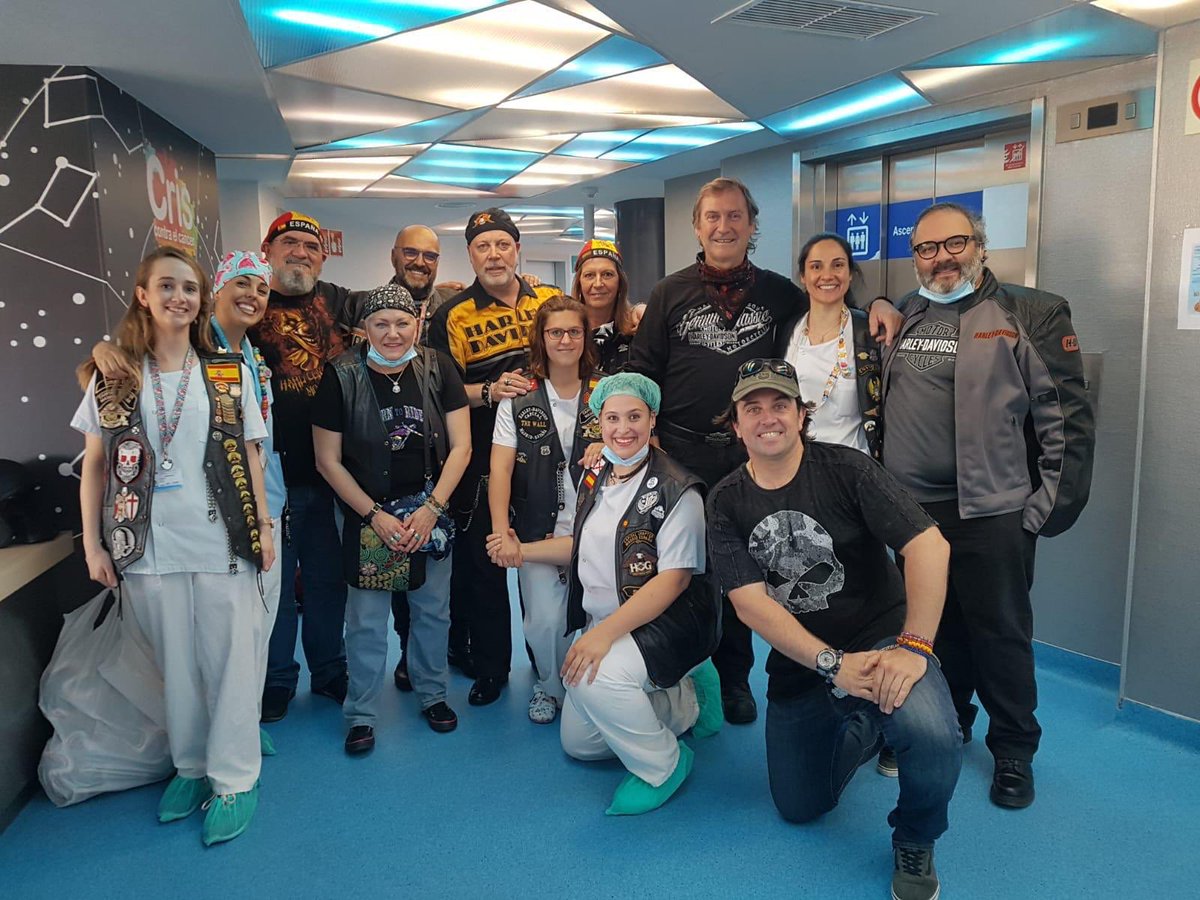 HOGCapital's tweet photo. Este jueves estuvimos con nuestros amigos de @madrid_chapter en el XII Maratón de Donación de Sangre del @HOSPITALLAPAZ visitando como ya es costumbre a esos campeones que luchan cada día por ganar su batalla. Nos llenáis el ❤️d alegría al veros disfrutar a pesar de todo, Cracks! https://t.co/AaTMsAsYfb