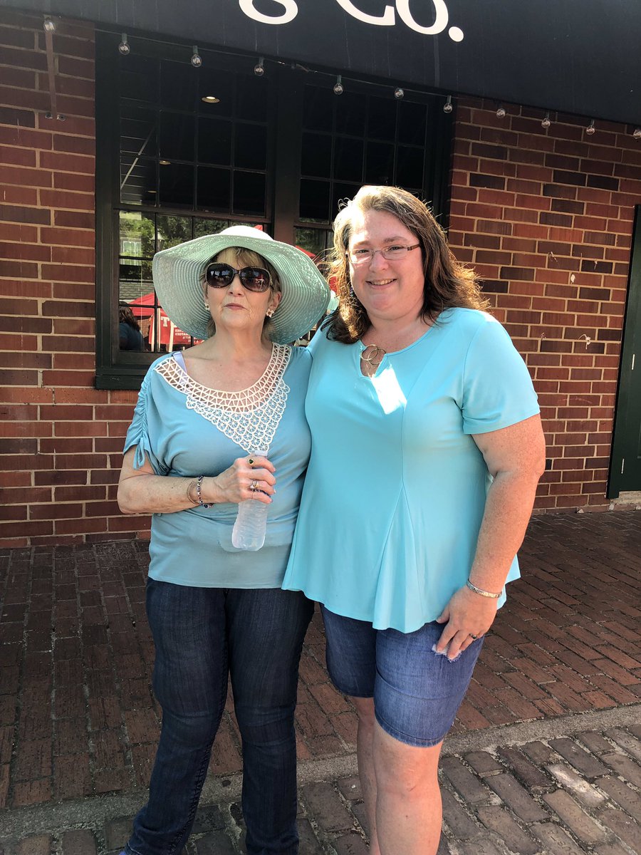 ElaineVoncannon's tweet photo. Where is Elaine ? 🕵️♀️
At the Augusta Farmers Market with her daughter in law and grandchildren ❤️❤️❤️
#elainevoncannon #voncannonrealestate #coldwellbankertraditions #realtorlife #associatebroker #whereiselaine https://t.co/PVaXYbAhTy