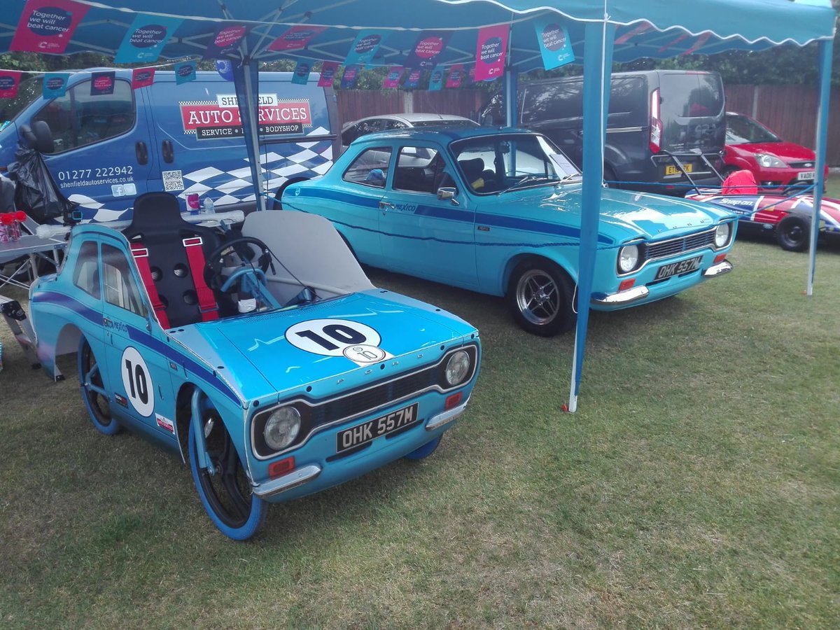 Some of the <a href="/GreatDunmowRT/">Great Dunmow RT</a> #SoapboxRace entrants getting ready for action! #greatdunmowsoapboxrace #Essex  #roundtable