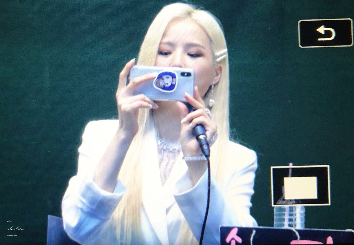 SoulG_Vera's tweet photo. 190526 오목교 팬싸
우리 팬들의 사진을 찍어줘서 고마워💛
#EXID #솔지 #solji #ソルジ https://t.co/T9jVLe2JF4