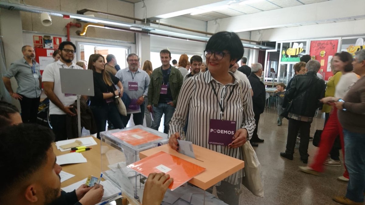 periodicdelta's tweet photo. També al Joan Maragall ha votat @Sandra_DazaP, candidata de @podemos_elprat. Per primer cop, el partit morat es presenta amb la seva marca pròpia en solitari a #ElPrat en unes eleccions d'abast local, autonòmic o estatal. #26M #Municiprat https://t.co/rqnvXyuwt0
