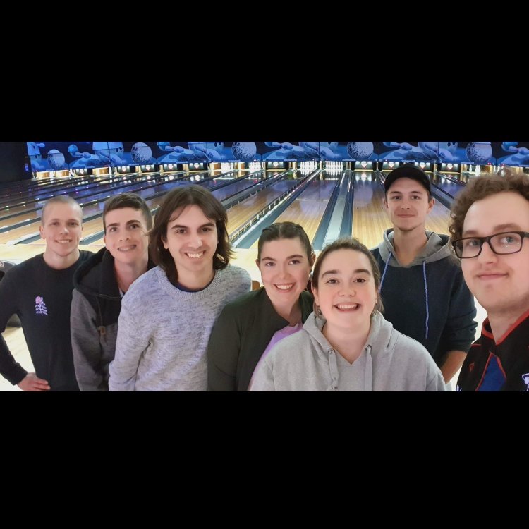 RotaractClubUC's tweet photo. Seven members have finished the semester with some laughs and fun bowling tonight https://t.co/3b2IaoLKuV