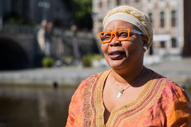 liberiapp's tweet photo. ‘Wandel luid. Alleen zo laat je een voetafdruk achter’
Interview met de Liberiaanse Nobelprijswinnares voor de Vrede Leymah #Gbowee https://t.co/59q9FqS7Ya #Liberia #NobelPrize #Kameroen #gender https://t.co/PnnSKYQFig