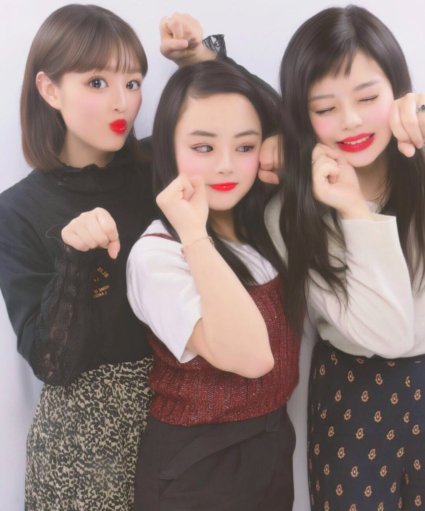 okss__116's tweet photo. 英語の授業1つ同じだけでこんなに仲良くなれるなんて思ってなかっただいすき🥺❣️ https://t.co/01jvouC3hM