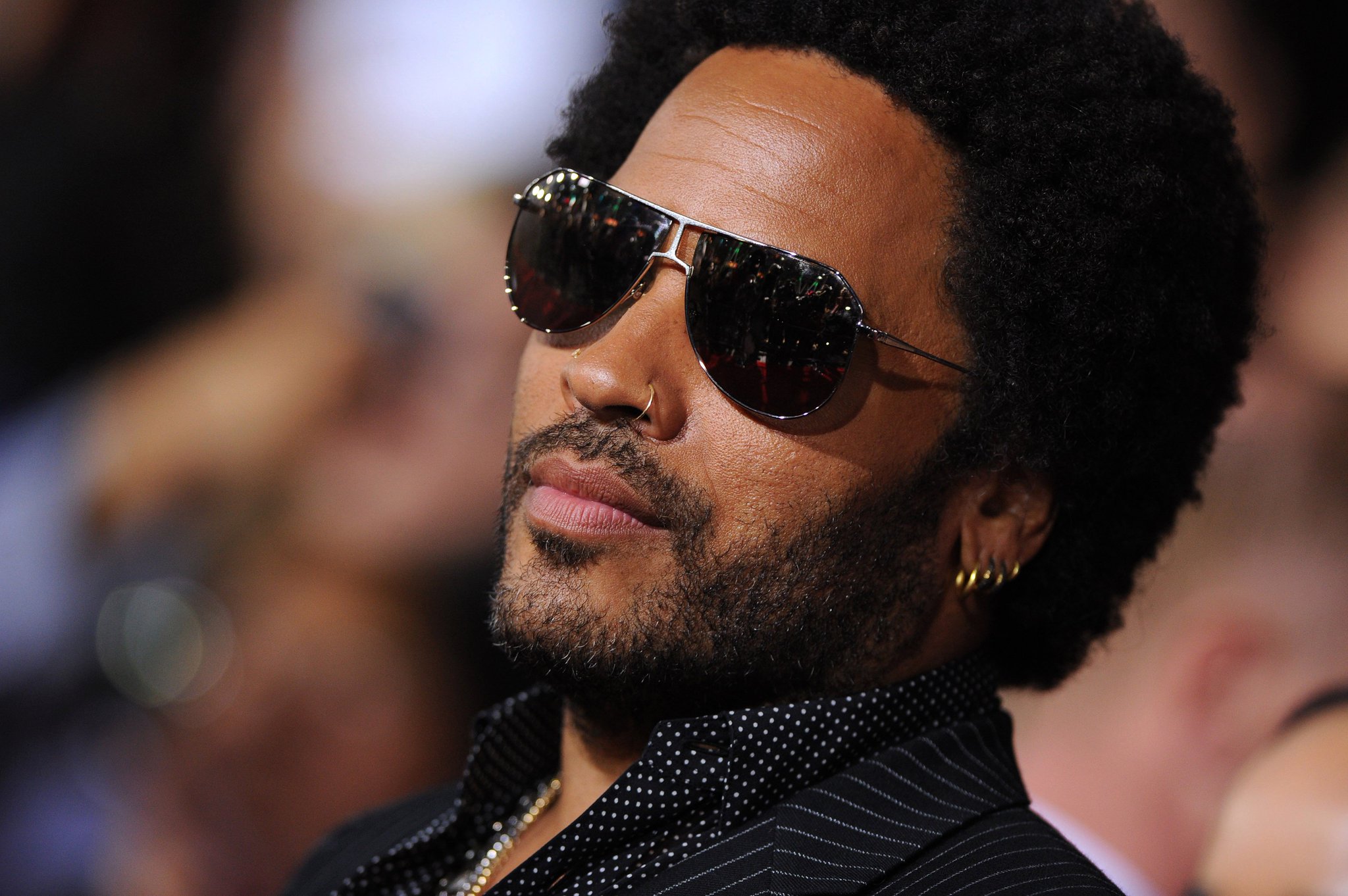 Happy 55th birthday to American singer, songwriter, producer & scarf-wearing extraordinaire Lenny Kravitz! 