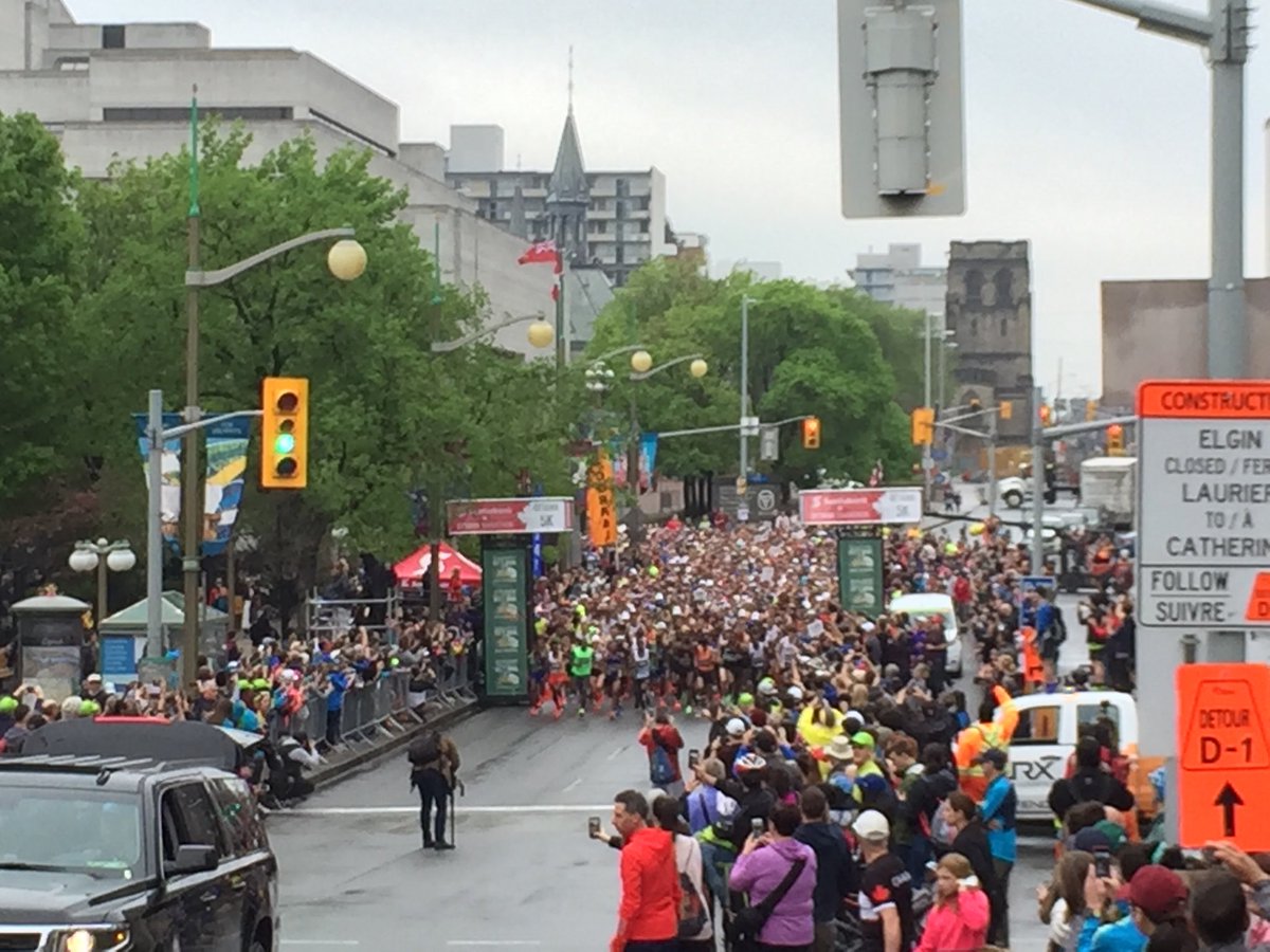 HolderGord's tweet photo. 45th Ottawa Marathon has begun. #torw #RunOttawa2019 https://t.co/0XWie4Dem5