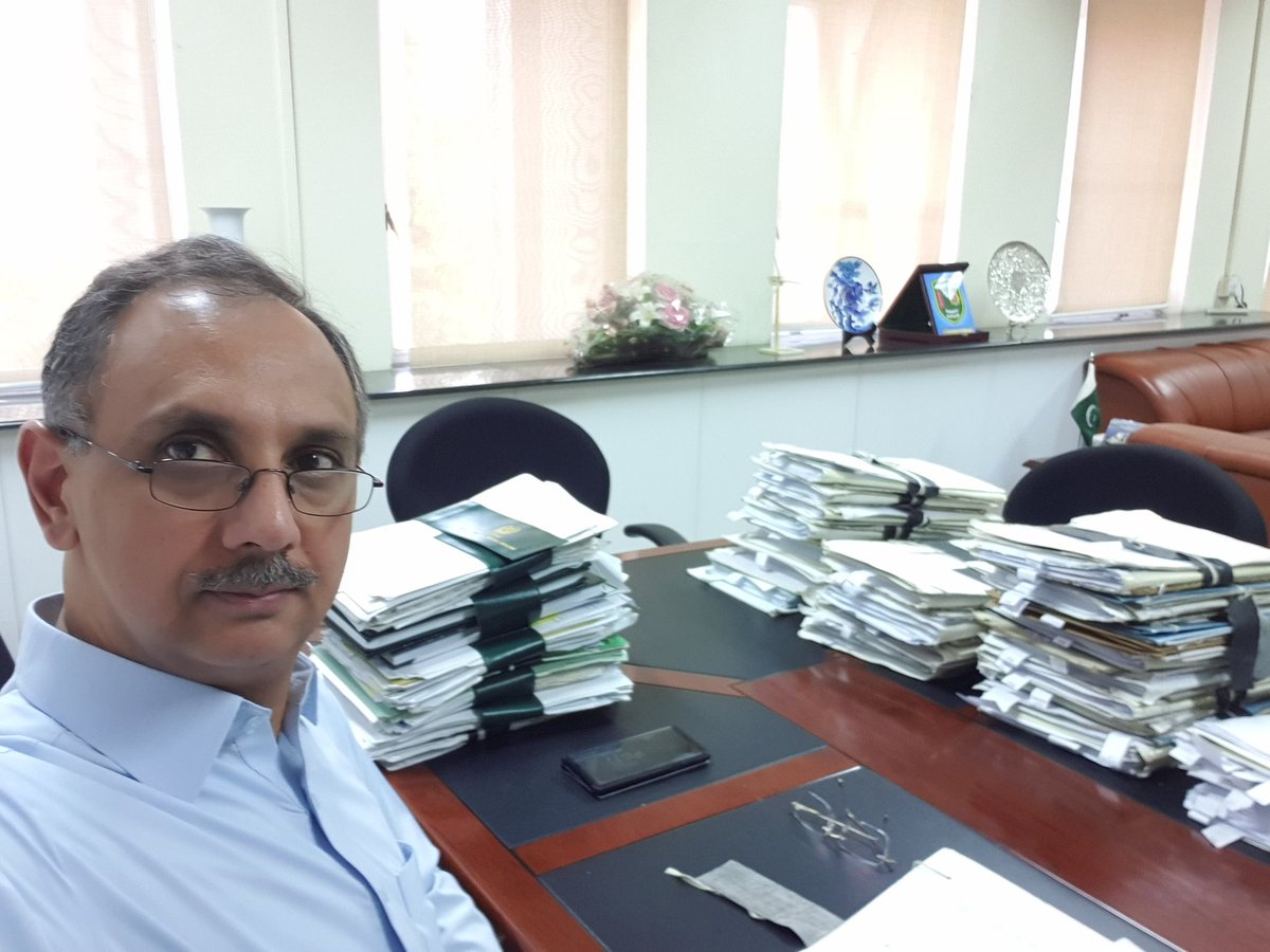 OmarAyubKhan's tweet photo. Working in the office on a Sunday afternoon. https://t.co/PIIpRrluqD
