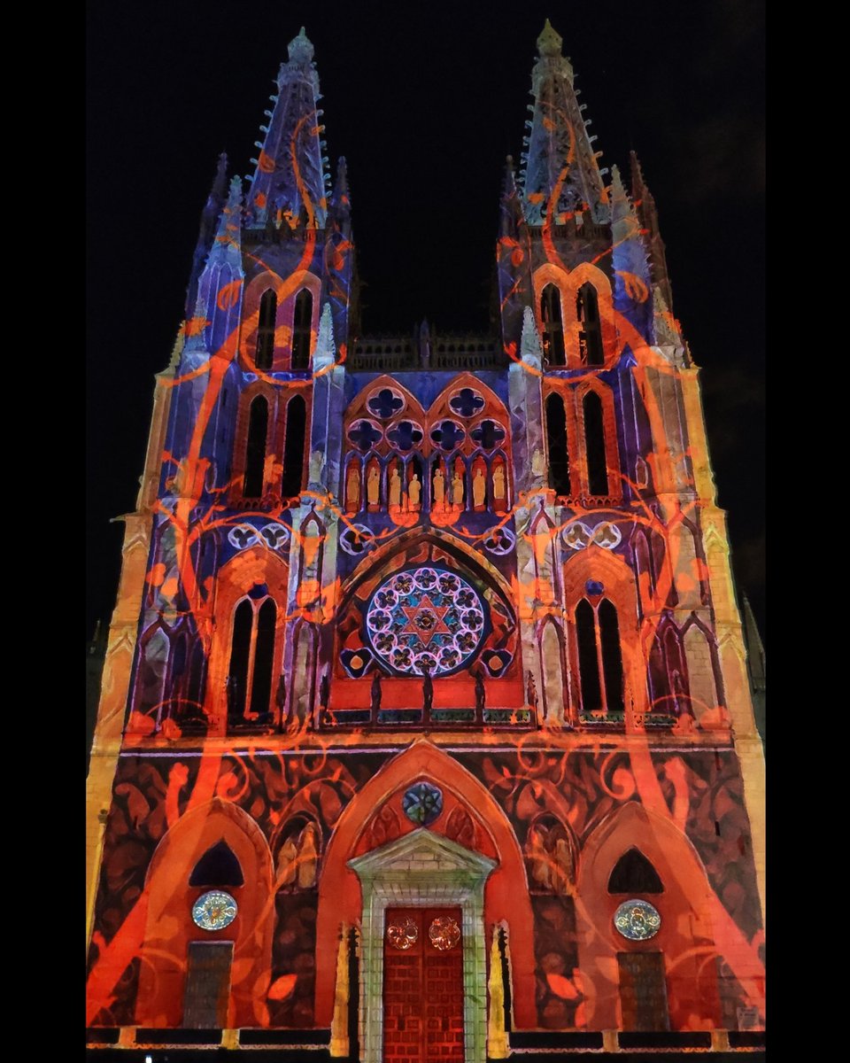 pd_diaz's tweet photo. "Las Mil y Una Catedrales" β¨βοΈπ
β’
β’
#CatedraldeBurgos en la #NocheBlanca de #Burgos.
#WMappingBurgos en #nocheblancaburgos / #nocheblanca2019. #wmapping #lanocheblanca. @Catedral2021 @IMCBURGOS. https://t.co/UEHoqwEw36 https://t.co/LUOJE3VVXD