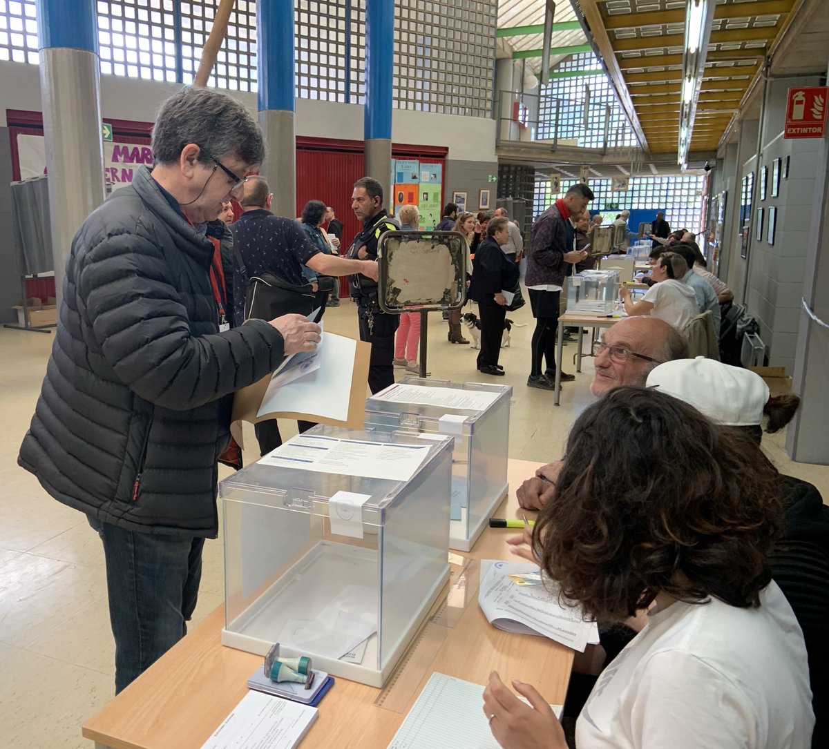 MovEsqSAB's tweet photo. El @ArtecheEduardo #apoderat al #IESMVM  #stjoan https://t.co/jbSYULhpT2