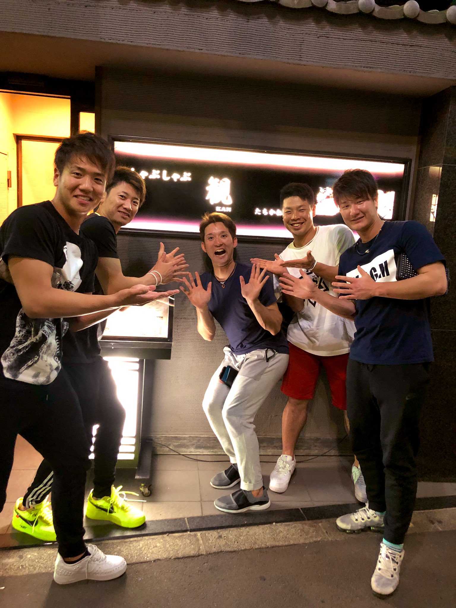 平沼 翔太 昨日はスギノール先輩を筆頭に タンしゃぶを食べに行きました めっちゃ美味しかった 先輩方ありがとうございました 今から札幌帰りまーす スギノール 西川遥輝 近藤健介 渡邉諒 平沼翔太 T Co Oghjuw4o4y Twitter