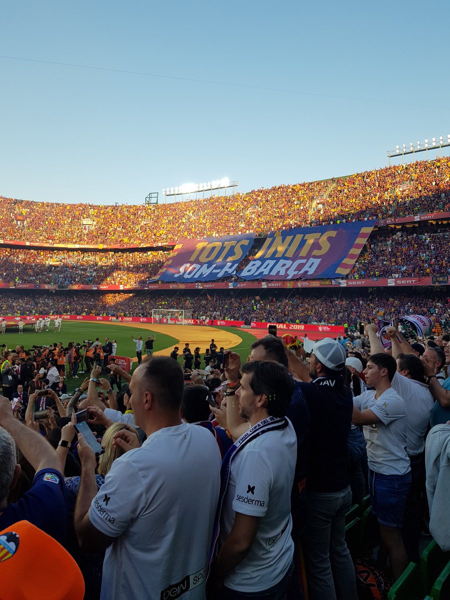 danne_martinez's tweet photo. Spanish Cup Final ⚽️🏆🇪🇸 @valenciacf @FCBarcelona_es #estadiobenitovillmarín #sevilla https://t.co/H0PwNyDN2t