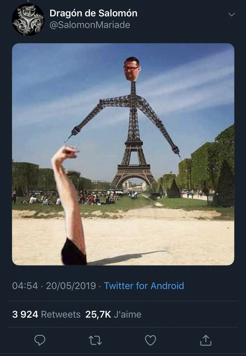 TopDesTwittos's tweet photo. Pendant ce temps sur Twitter https://t.co/QM5c8O6EB0