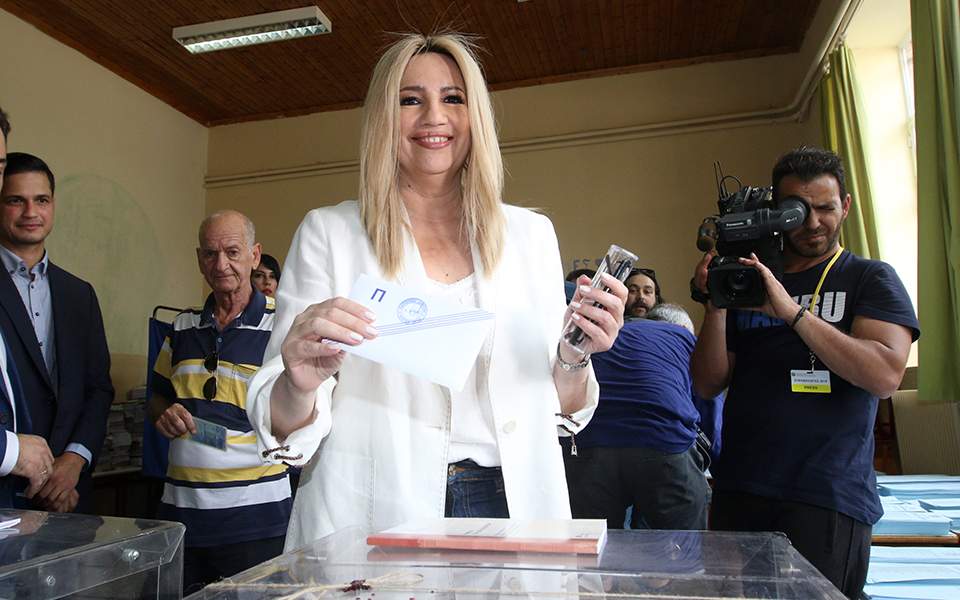 ekathimerini's tweet photo. #Greek politicians voted on Sunday in the country's EU, regional and local elections. Photos of PM Alexis Tsipras, ND leader Kyriakos Mitsotakis, KINAL leader Fofi Gennimata and Potami leader Stavros Theodorakis https://t.co/1cNqGbGZJj #EP2019 #local2019 #regional2019 https://t.co/j028d3r0rX