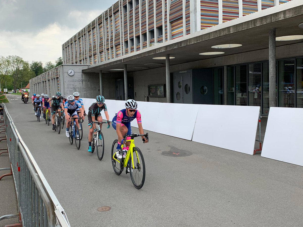 grandprixcham's tweet photo. 12 in the leadinggroup 27s in the lead https://t.co/gVPYasv0gI