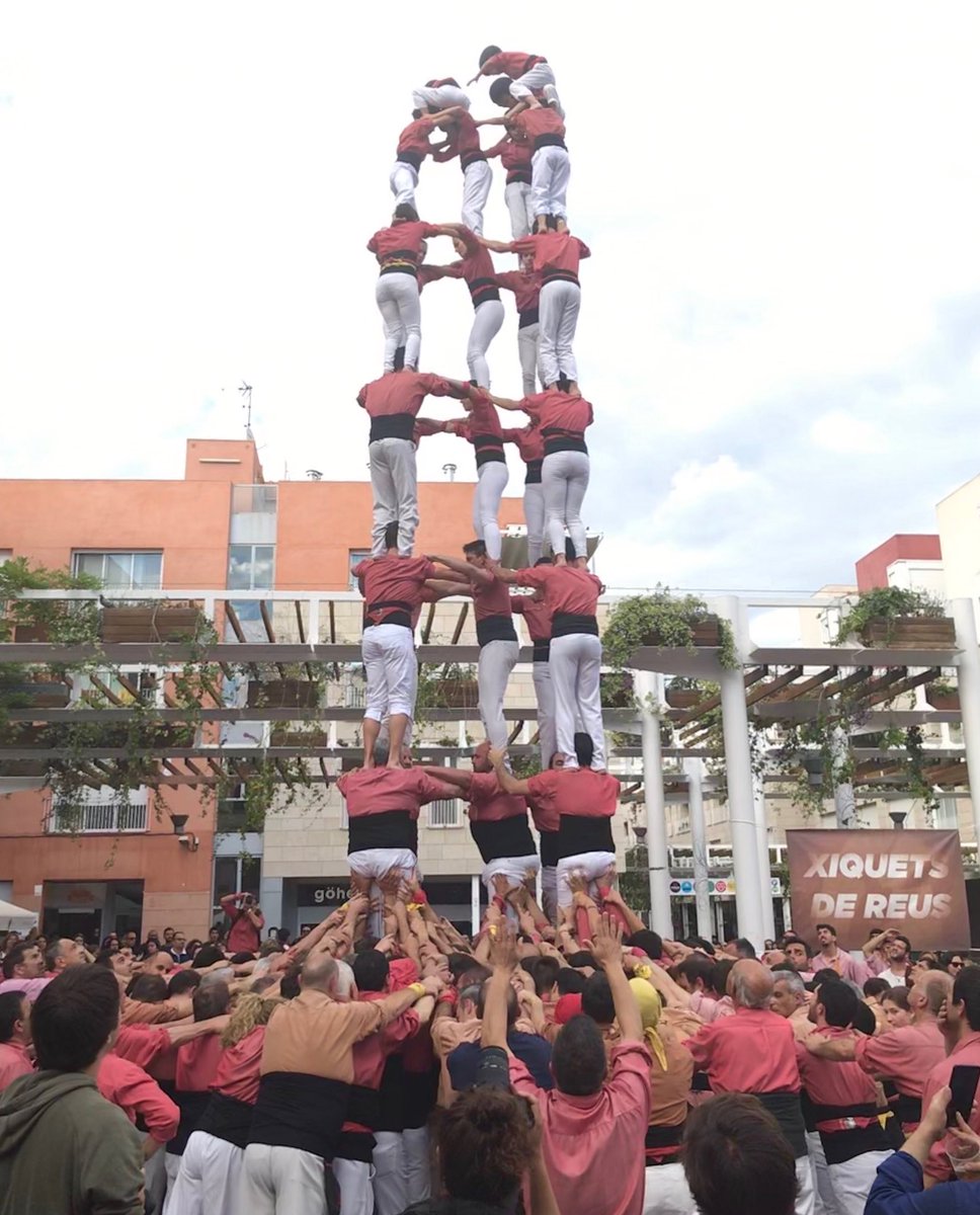 collavella_EN's tweet photo. Yesterday in Reus we completed three 8-level #HumanTowers and a pillar of 6. We continue our preparation for St John's Day performance next month in Valls. #castellers https://t.co/7Gb1krWis0