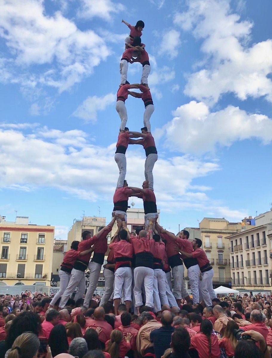 collavella_EN's tweet photo. Yesterday in Reus we completed three 8-level #HumanTowers and a pillar of 6. We continue our preparation for St John's Day performance next month in Valls. #castellers https://t.co/7Gb1krWis0