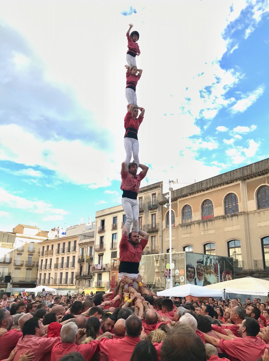 Yesterday in Reus we completed three 8-level #HumanTowers and a pillar of 6. We continue our preparation for St John's Day performance next month in Valls. #castellers