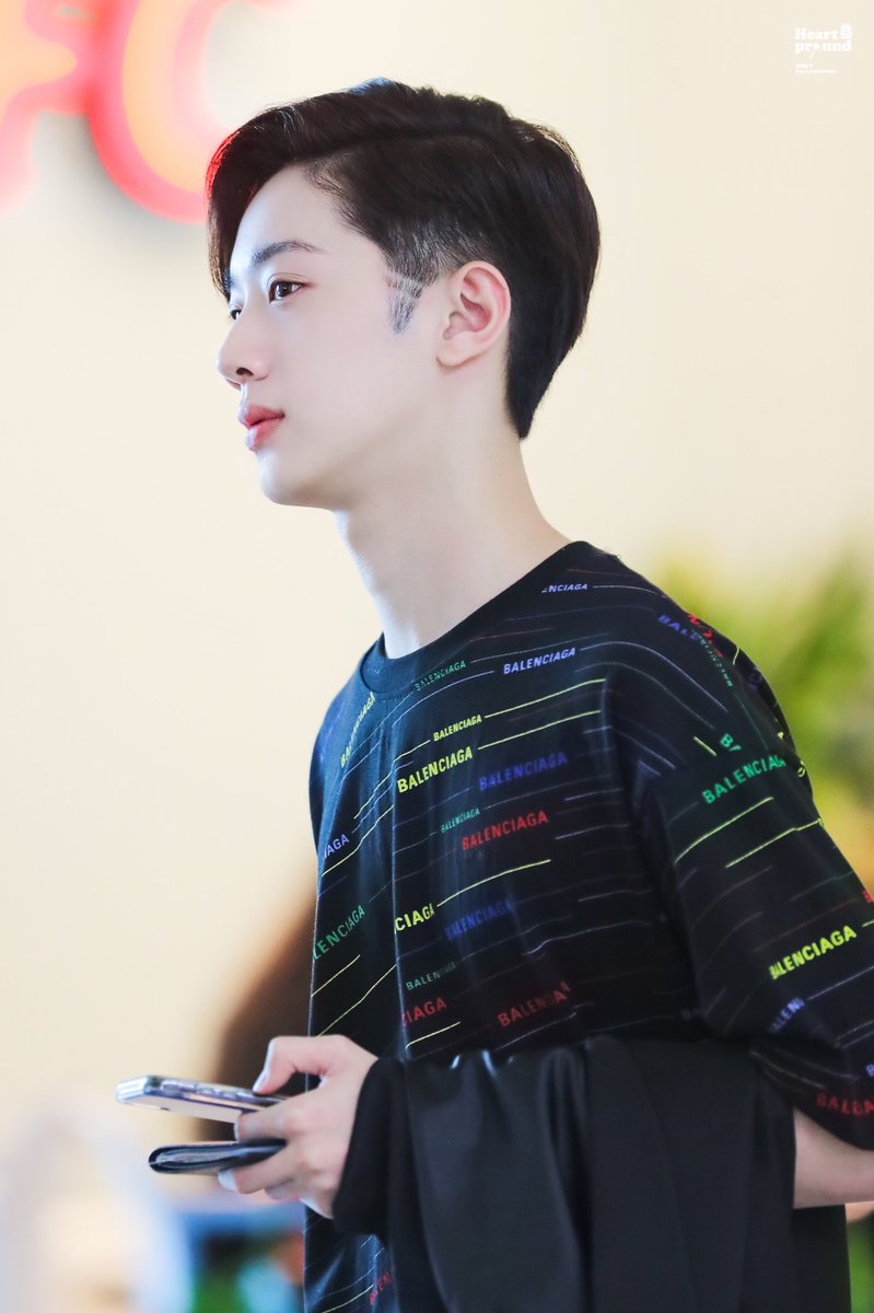 HeartPround0923's tweet photo. 190525 

我冷静从容 掌控这个宇宙

 #라이관린 #LAIKUANLIN #賴冠霖 https://t.co/93XXtMvena
