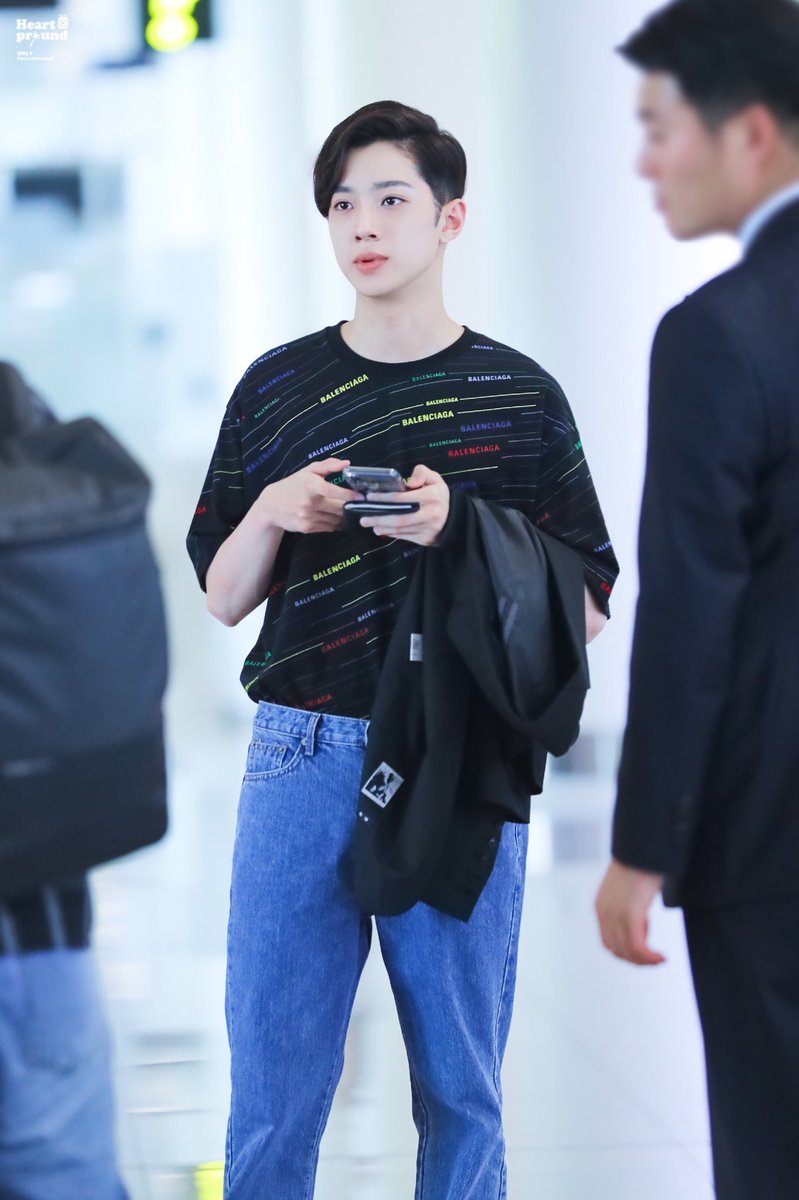 HeartPround0923's tweet photo. 190525 

我冷静从容 掌控这个宇宙

 #라이관린 #LAIKUANLIN #賴冠霖 https://t.co/93XXtMvena
