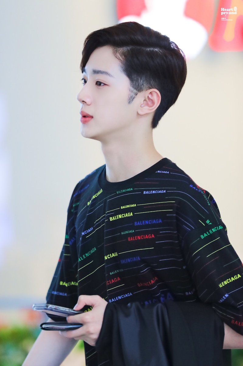 HeartPround0923's tweet photo. 190525 

我冷静从容 掌控这个宇宙

 #라이관린 #LAIKUANLIN #賴冠霖 https://t.co/93XXtMvena