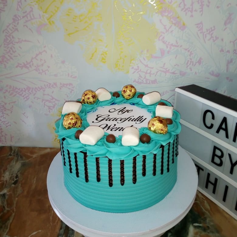 Sunday(s) are special🎶
You can only get the best from us!  #birthday #blue #beautiful #moistcakes #buttercream #bespokecakes #makeyoureventstandout🎈#order #womencake #cakeforher #lifeofanentrepreneur #hustlersquare #rossetcake #sundaydelivery #IjawTwitter #IjawTwitterCommunity